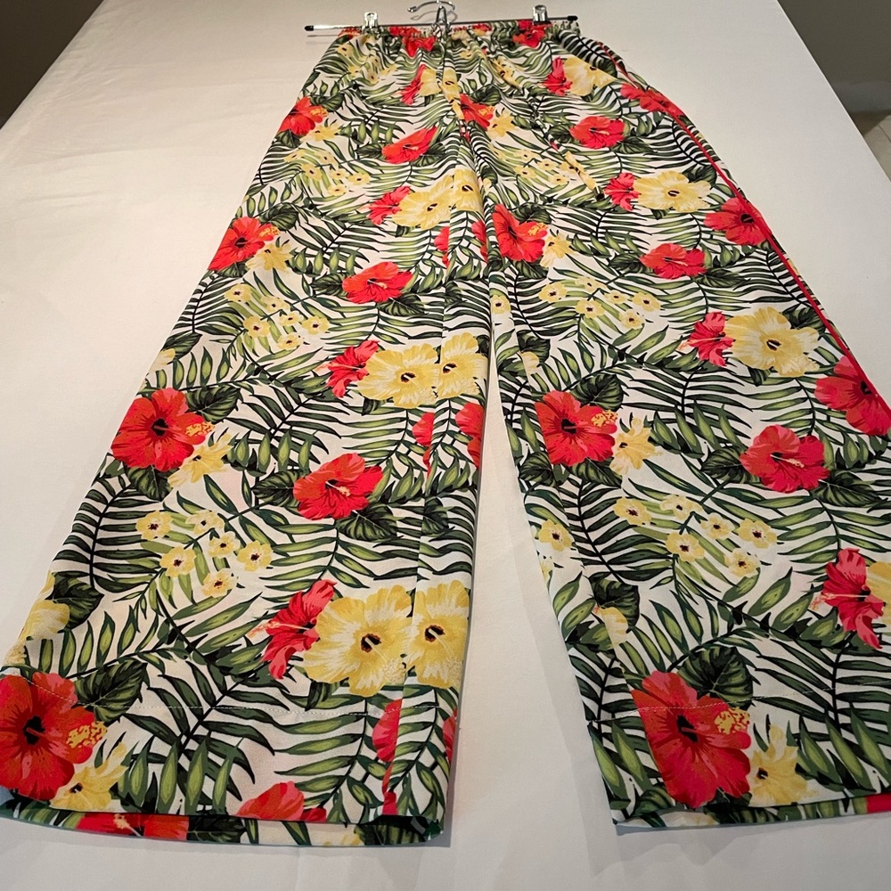 Floral XOXO pants size zero